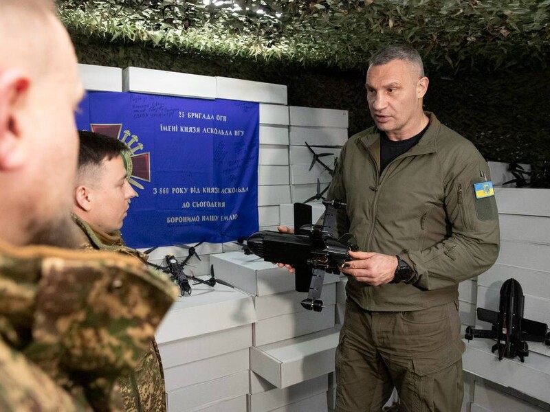 Кличко передав 25-й бригаді НГУ дрони-перехоплювачі для захисту неба над Києвом