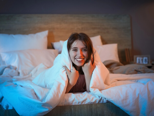 Насипте це у шкарпетку й покладіть у ліжко – усю ніч вам буде тепло. Лайфхак для обігріву постілі