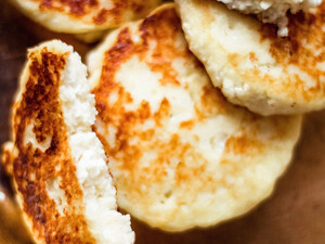 Добавьте это в тесто – и божественные сырники получатся нежными и мягкими внутри. Идеальный рецепт