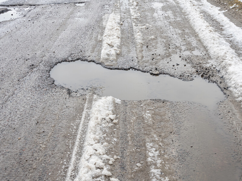 В агентстві відновлення розповіли, коли залатають ями на дорогах Київ – Одеса і Київ – Чоп