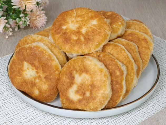 Приготовьте дома вкусные, сочные и очень ароматные беляши. Бюджетный рецепт без лишних заморочек