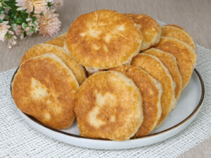 Приготовьте дома вкусные, сочные и очень ароматные беляши. Бюджетный рецепт без лишних заморочек