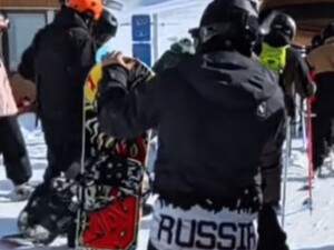 Сноубордист, який п'ятою точкою вихваляв Росію, зганьбився під час спуску. Відео стало вірусним