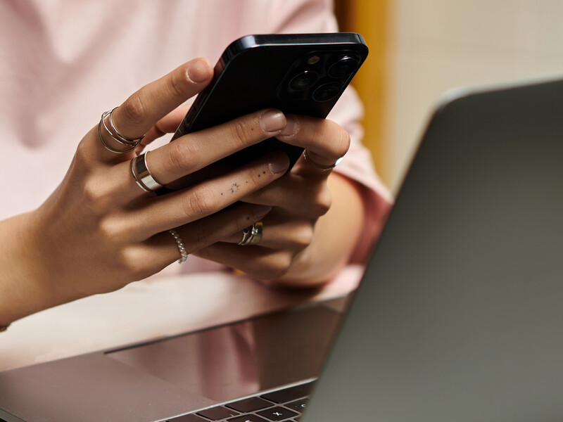 "Як вона тобі для Джеффріленду?" Українка підшуковувала дівчат для Епштейна – "Слідство.Інфо"