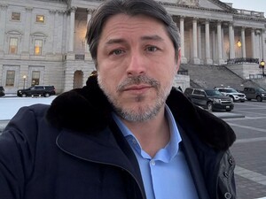 Притула показал свое лицо и лица своих дочерей после того, как они без лифта поднялись на 21-й этаж