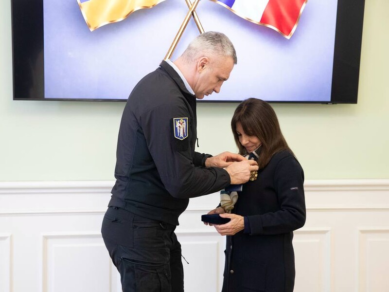 Мерка Парижа Анн Ідальго привезла в Київ партію генераторів – Кличко