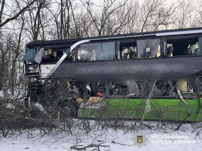 "Виїхав на зустрічну". Смертельна ДТП за участі автопоїзда й автобуса в Кіроградській області