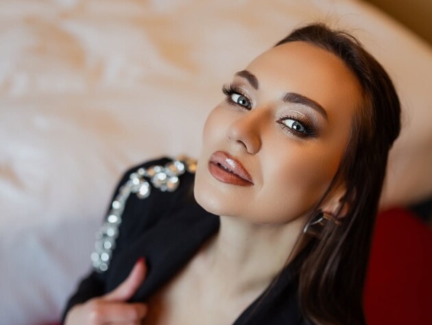 Саліванчук показала бюст з верхнього ракурсу. Акторка поділилася двома своїми правилами життя