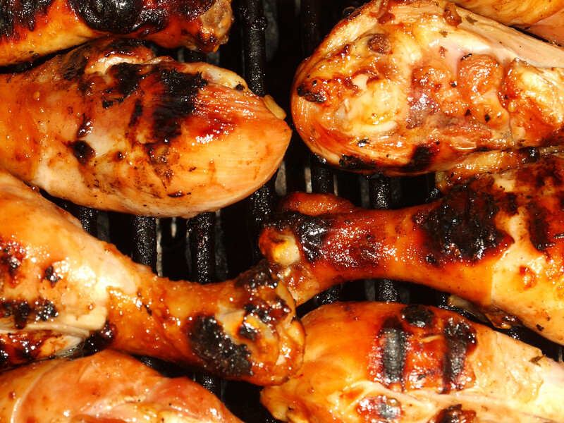 Приготовьте куриные голени именно так – и они получатся мягкими и очень сочными. Быстрый рецепт