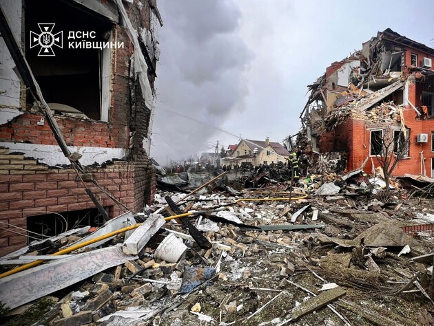Серед поранених через атаку РФ на Київську область – четверо дітей. Триває розбирання завалів. Фото