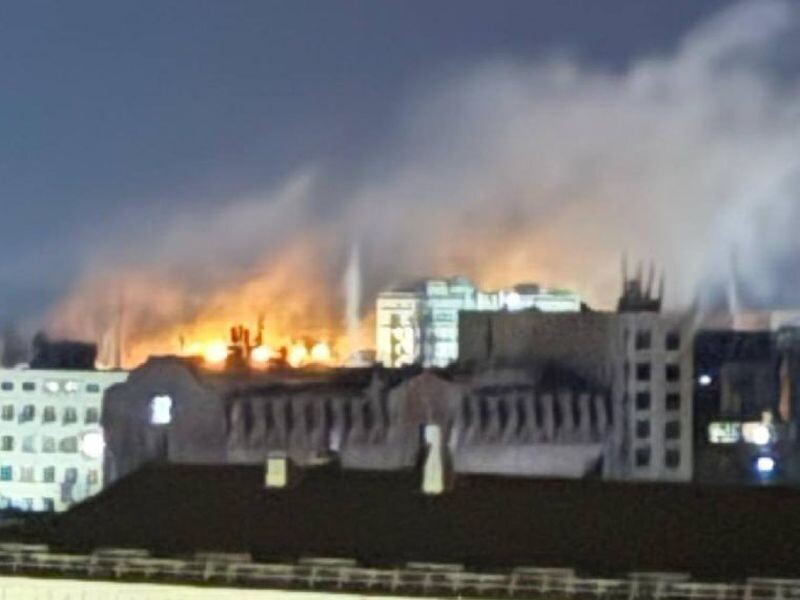 В российском Белгороде после мощных взрывов пропал свет. Видео