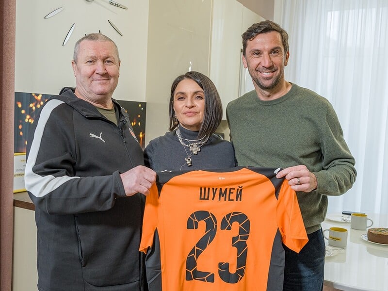 "Дім для відновлення в день народження". Ахметов подарував житло захиснику України Віталієві Шумею