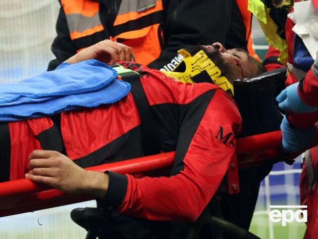 Сломанная челюсть, выбитые зубы и разбитые губы. Звезду 