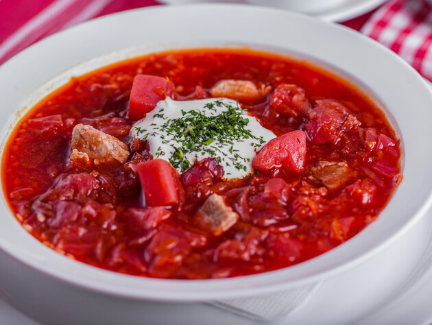 Пісний борщ за цим рецептом вийде ще смачнішим за звичайний. Просто покладіть це у каструлю