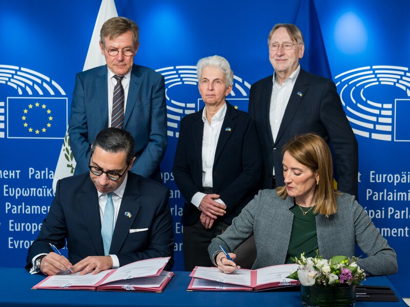 "Сила "сталевого дикобраза". ЄС погодив два із трьох документів для надання Україні кредиту на €90 млрд