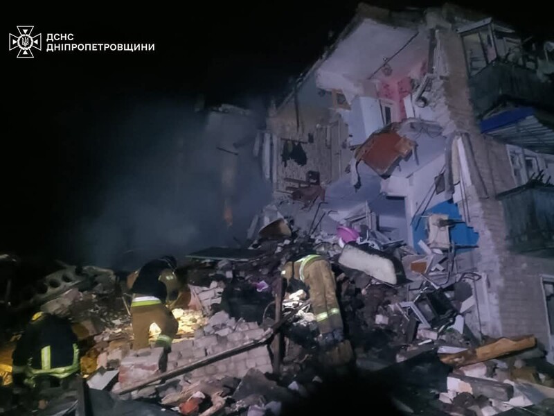 РФ ударила по багатоповерхівці у Дніпропетровській області, під завалами можуть бути люди