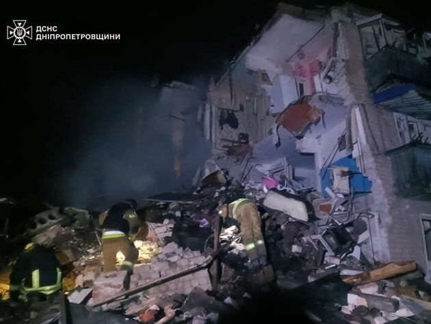 РФ ударила по багатоповерхівці у Дніпропетровській області, під завалами можуть бути люди