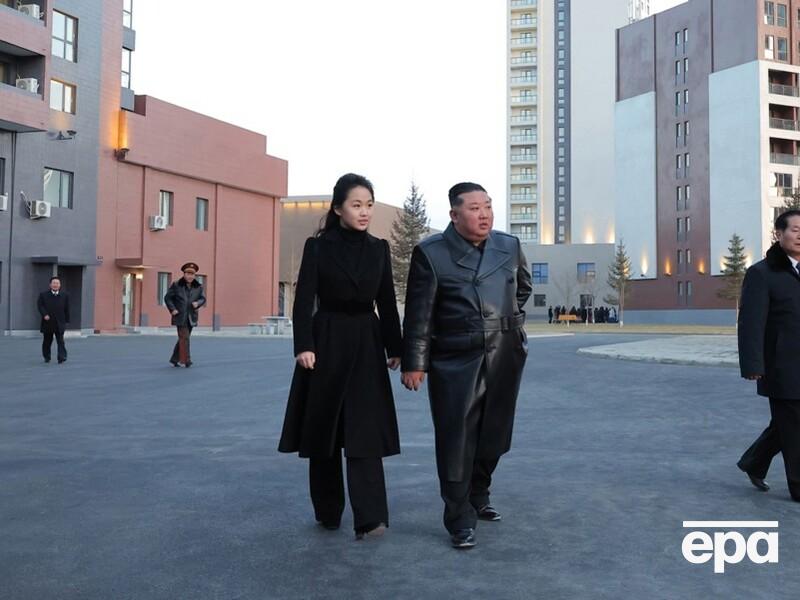 Дочь Ким Чен Ына возглавила ракетную программу, пишут СМИ. Предположительно, ей 13 лет