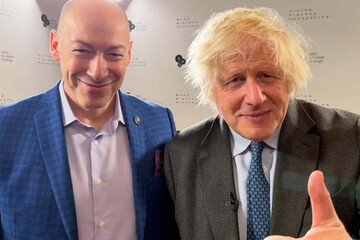 Війна в Україні закінчиться цьогоріч? Путін як новий Гітлер, розпад Росії й героїзм України. Інтерв'ю Гордона із Джонсоном. Відео