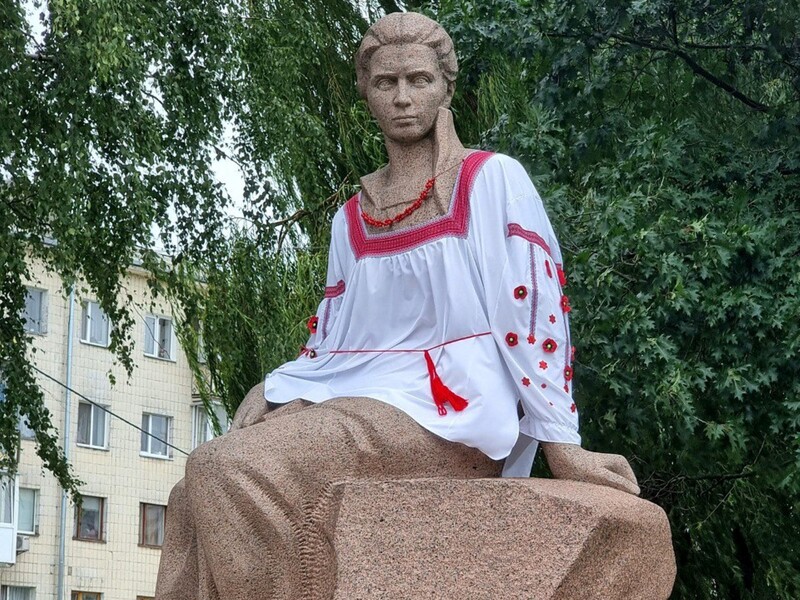 Вместо 8 марта – День украинской женщины. В чем символизм нового праздника и почему его отмечают 25 февраля 