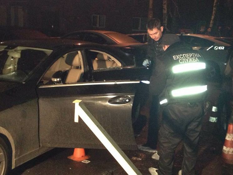 Автомобіль у центрі Києва обстріляли, ймовірно, з пістолета Макарова