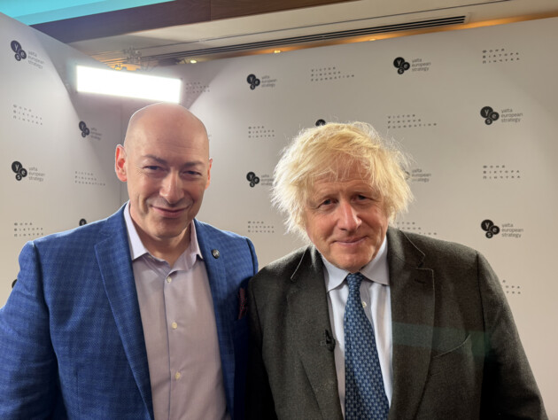 Джонсон: Миллиарды долларов в месяц идут России из Европы. Это безумие