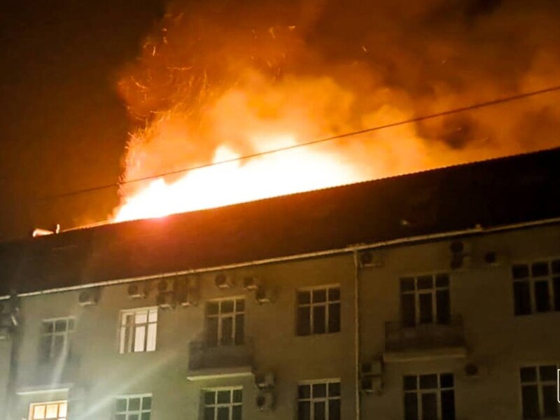 У Сумах обстріляли готель, повторна атака сталася під час гасіння пожежі рятувальниками