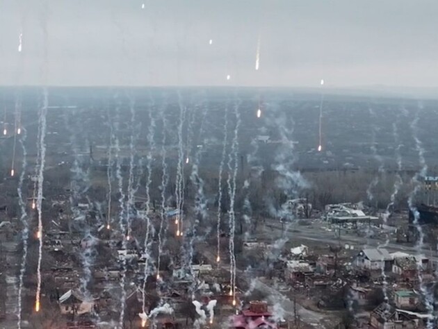 РФ ударила фосфором по житловому кварталу Костянтинівки. Українські військові показали відео