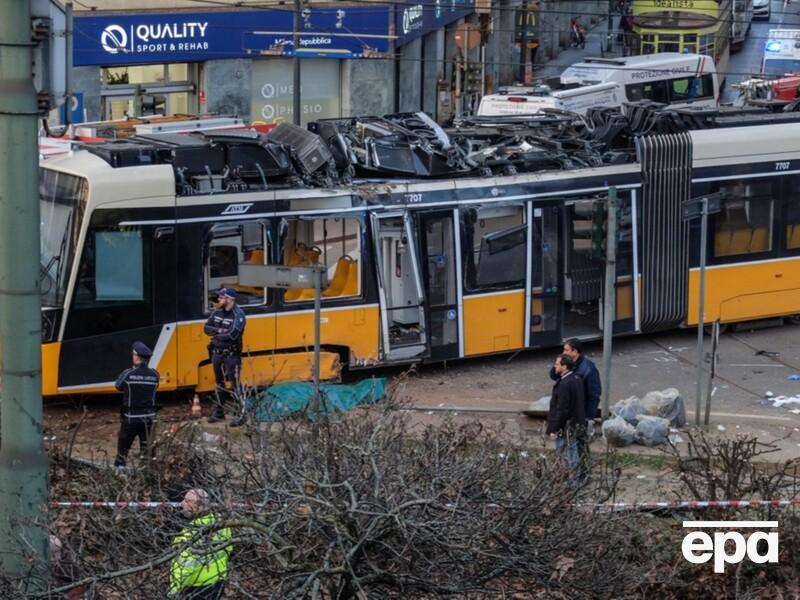 У Мілані трамвай зійшов із рейок, на смерть збив людину і в'їхав у будівлю. Десятки постраждалих. Фото, відео