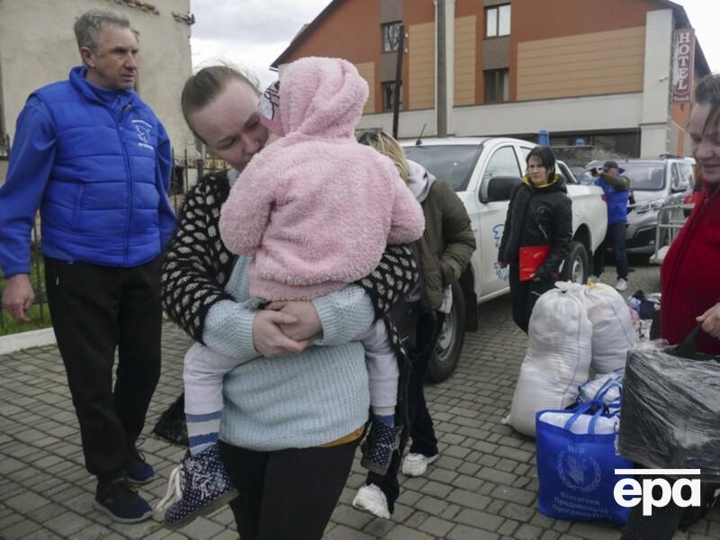 Правозахисники просять Зеленського ветувати закон про евакуацію дітей без згоди батьків. Про що йдеться?