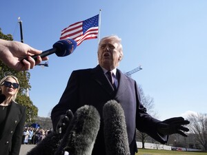 Трамп натякнув, що має право на третій строк президентства