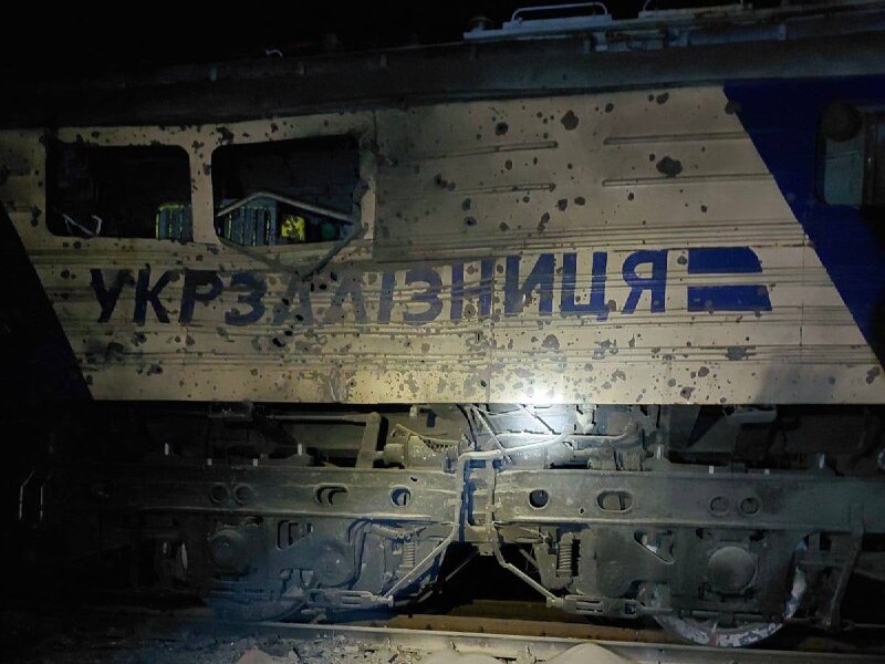 У Дніпрі дрони РФ пошкодили житло й транспортну інфраструктуру. Поранено людину