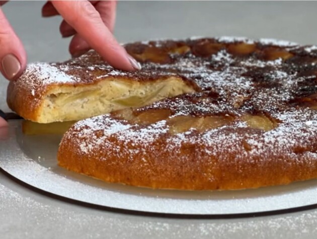 Приготовьте простой яблочный пирог на сковороде – мягкий десерт к чаю без духовки. Рецепт