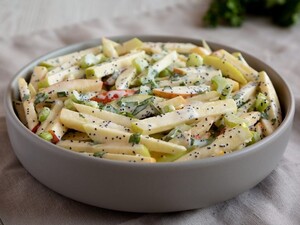 Витаминный салат из сельдерея и яблок. Рецепт