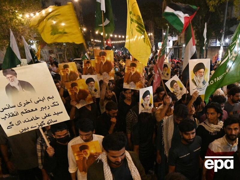 У Пакистані протестувальники штурмували консульство США, є загиблі й поранені. Відео