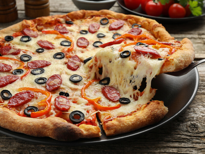 Обязательно приготовьте эту пиццу из детства. Простой рецепт сытного ужина