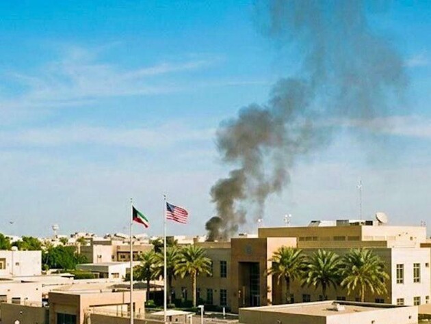 Иранские СМИ пишут об ударе по посольству США в Кувейте. Что известно