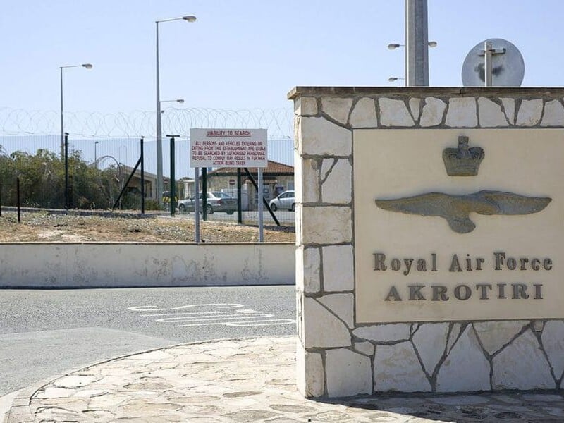 По британской военной базе на Кипре ударил беспилотник. В минобороны рассказали о последствиях