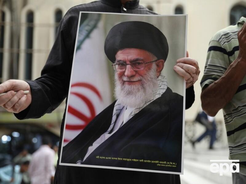 Померла вдова Хаменеї – ЗМІ