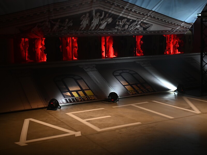 "Це перевага мистецтва над новинами". Виставка про Маріуполь працює в музеї у Гданську