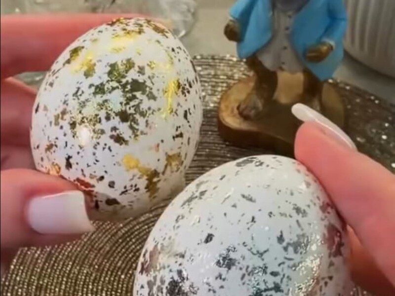 Яйця більше не треба варити в лушпинні. Секретний метод, як швидко зробити золоті крашанки на Великдень