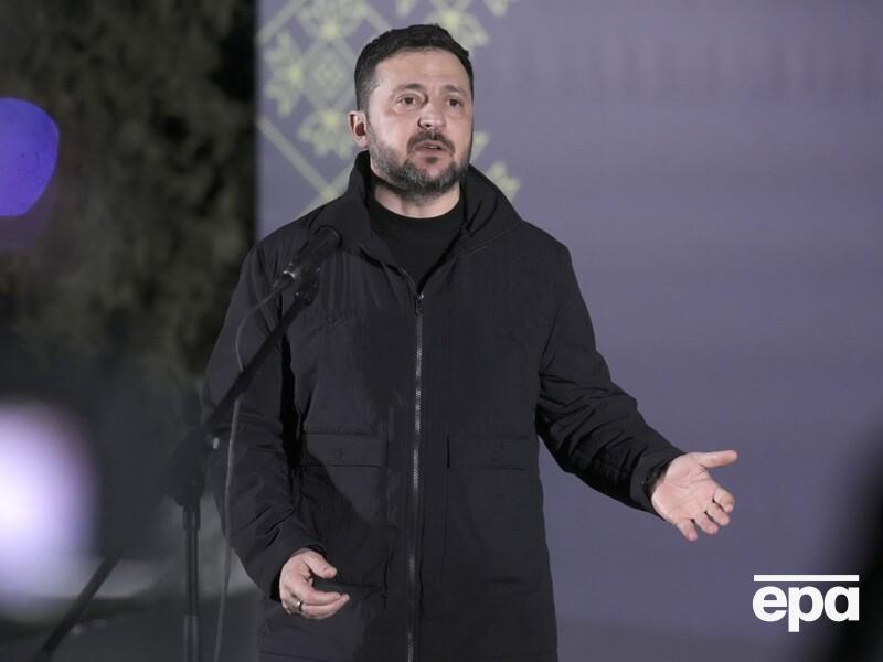 Зеленский: Мы ощущаем на некоторых направлениях слабость россиян