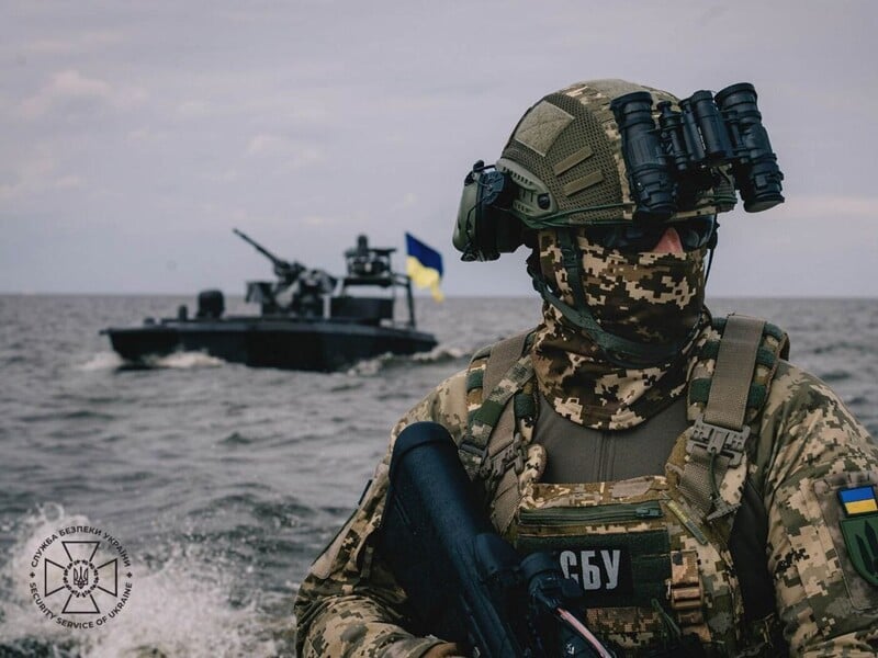 СБУ уразила тральник і два протичовнові кораблі РФ у порту Новоросійська – джерела