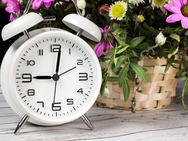 Украина снова переводит часы. Почему закон об отмене так и не заработал