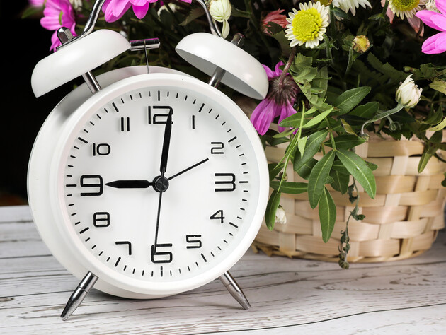 Украина снова переводит часы. Почему закон об отмене так и не заработал