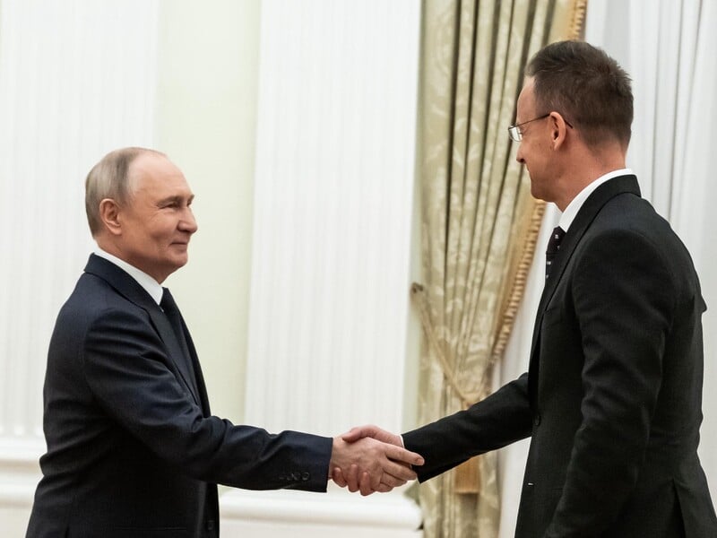 "Цинізм вражає". МЗС України викликає представника Угорщини, заявляючи про піар на полонених