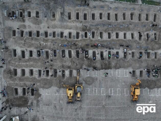 У США припускають, що це вони вдарили по іранській школі. Вона – через паркан від комплексу КВІР