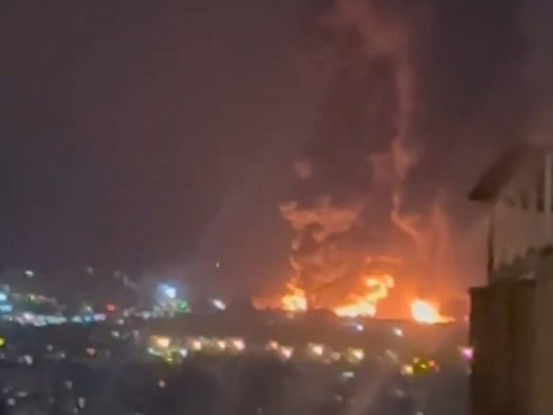 Ізраїль почав бити по нафтосховищах Ірану. Відео