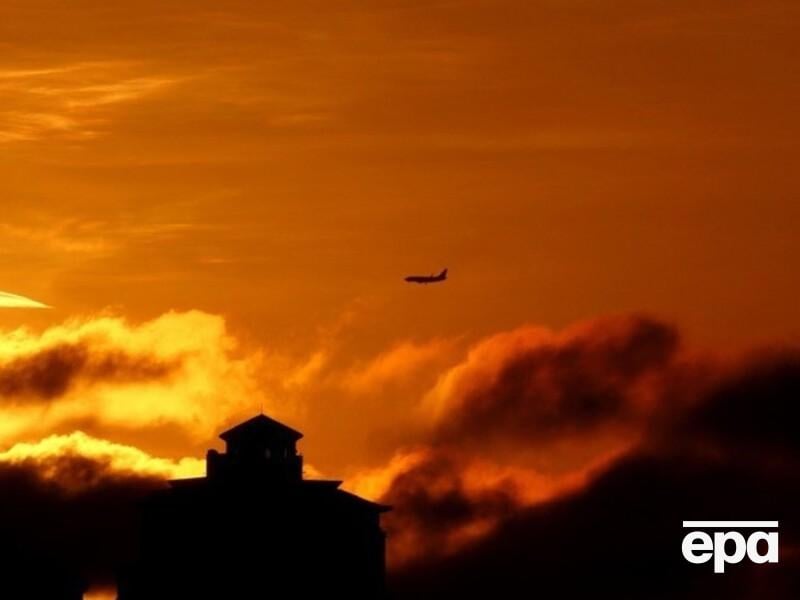 Літак із росіянами, які через ракети покинули Дубай, не зміг приземлитися у Краснодарі через дронову атаку. Відео