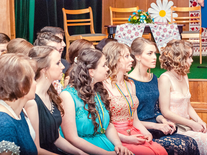 В главном театре Винницы после скандала запретили съемки для выпускных альбомов. Что произошло